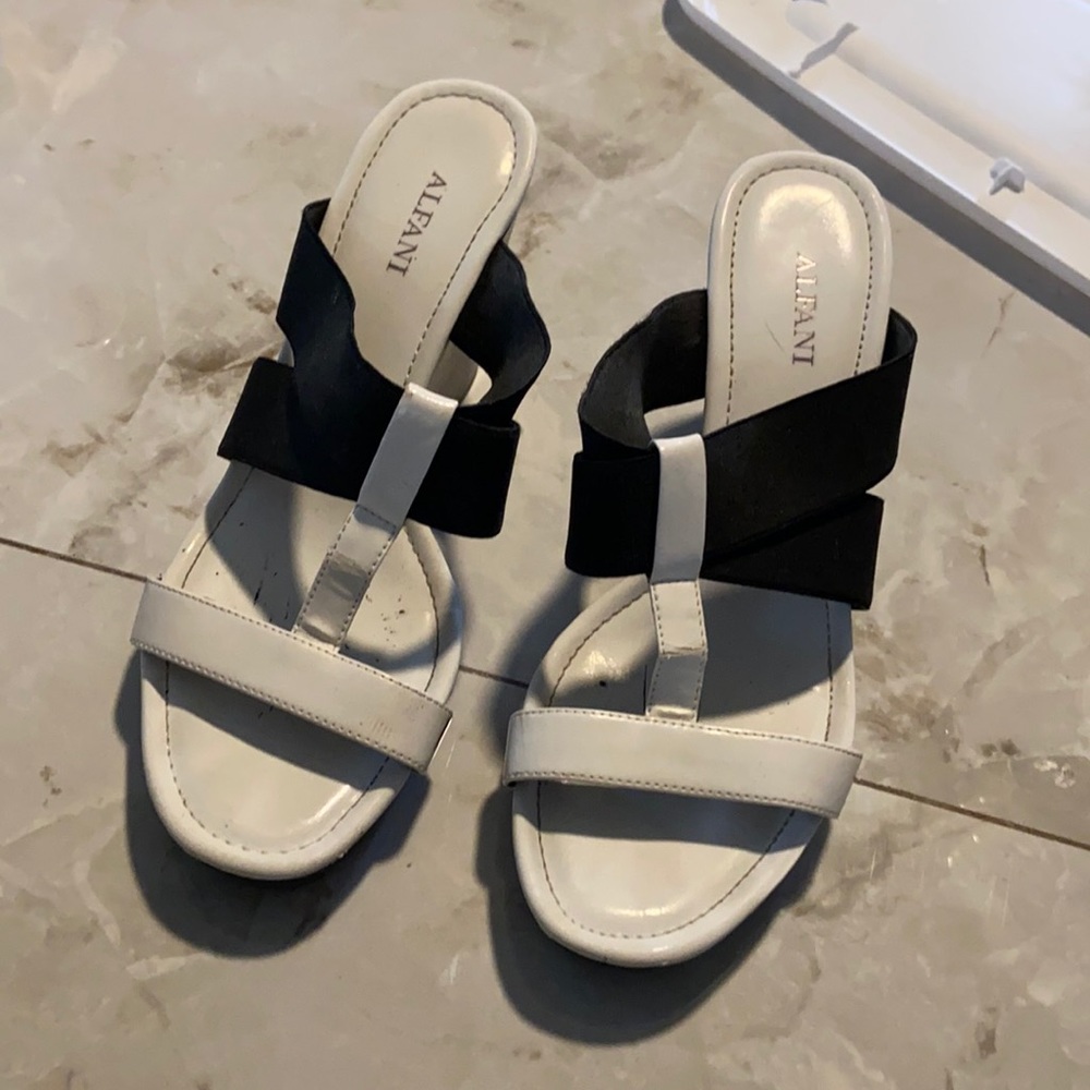 Black and white summer wedges - Picture 1 of 2